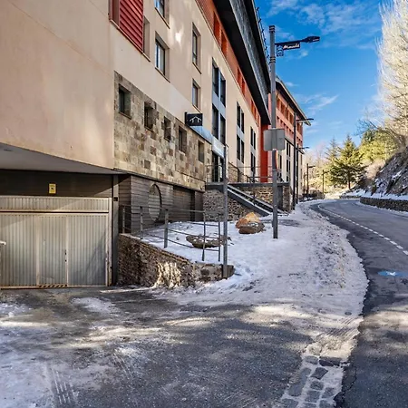 Con Garaje Cerca De Pistas Apartment