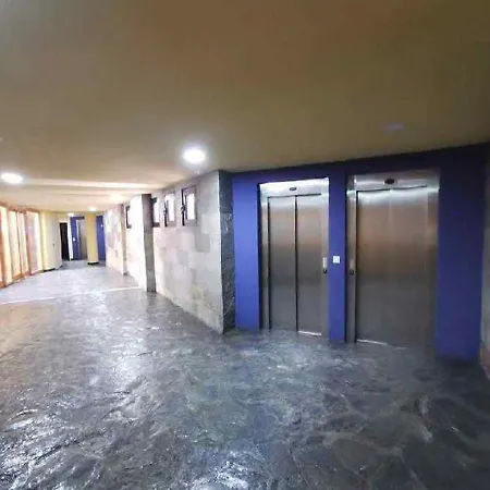 Con Garaje Cerca De Pistas דירה סיירה נבדה