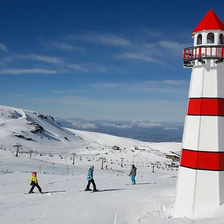 Con Garaje Cerca De Pistas דירה